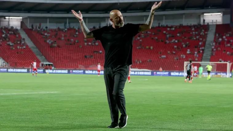 Isključen Dejan Stanković, izlazeći sa terena gestikulirao ka navijačima (VIDEO) Isključen Dejan Stanković, izlazeći sa terena gestikulirao ka navijačima (VIDEO)