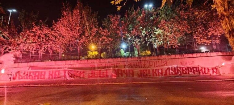 Poruke „delija“: “Svi u četvrtak na Marakanu” i “Ljubav ka tebi još jača je”! (FOTO)
