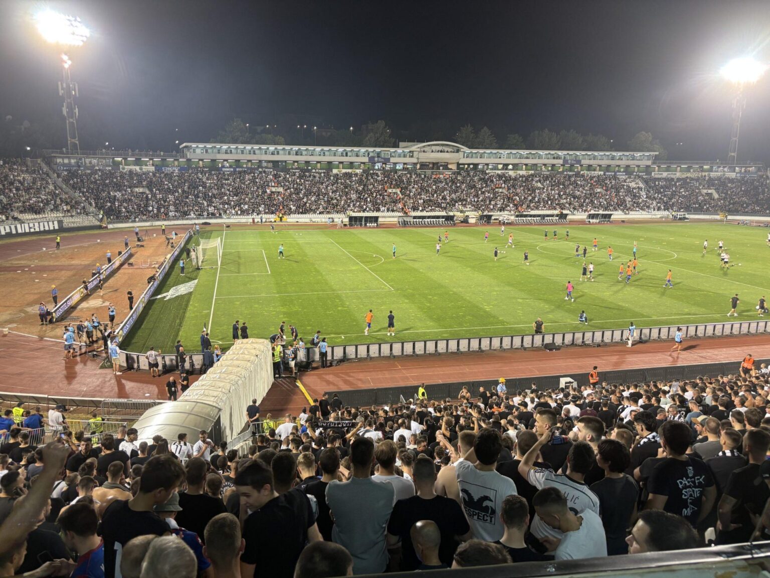 Euforija u Humskoj pred Hetafe: 30.000 navijača gura Partizan ka evropskom čudu Euforija u Humskoj pred Hetafe: 30.000 navijača gura Partizan ka evropskom čudu