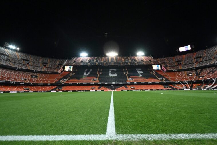 Haos u Valensiji! Navijači čekali igrače do dva ujutru, Korberanu grmelo: Odlazi! (VIDEO)