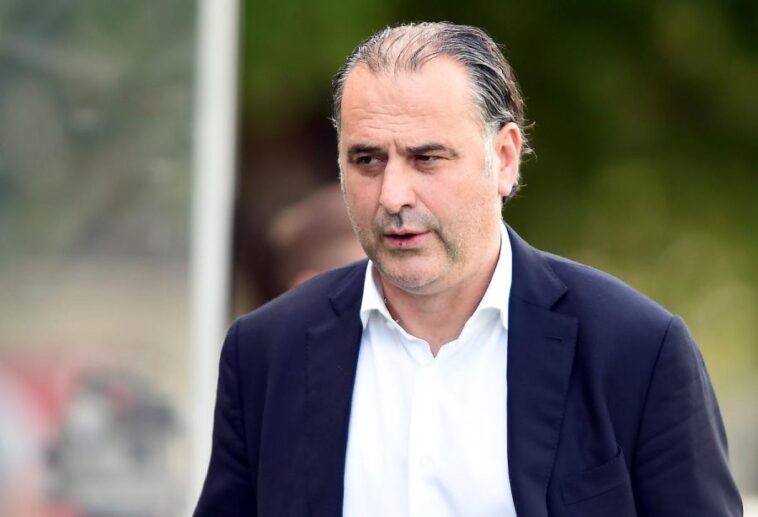 Miodrag Grof Božović preuzeo velikana bivše Juge (FOTO) Miodrag Grof Božović preuzeo velikana bivše Juge (FOTO)