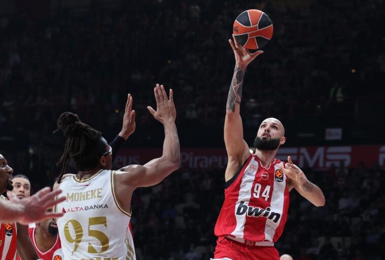 Olimpijakosu derbi u Kaunasu, Efes slavio pred dolazak u Beograd Olimpijakosu derbi u Kaunasu, Efes slavio pred dolazak u Beograd