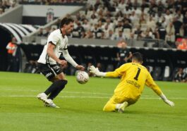 Liga Evrope: Bešiktašu derbi večeri – Tadić nekada držao čas fudbala u Torinu, sada ispraćen “petardom”, Zvezdin dželat pokazao koliko (ne) može