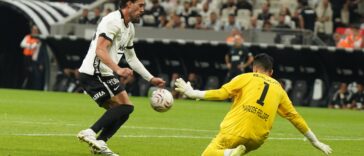 Liga Evrope: Bešiktašu derbi večeri – Tadić nekada držao čas fudbala u Torinu, sada ispraćen “petardom”, Zvezdin dželat pokazao koliko (ne) može