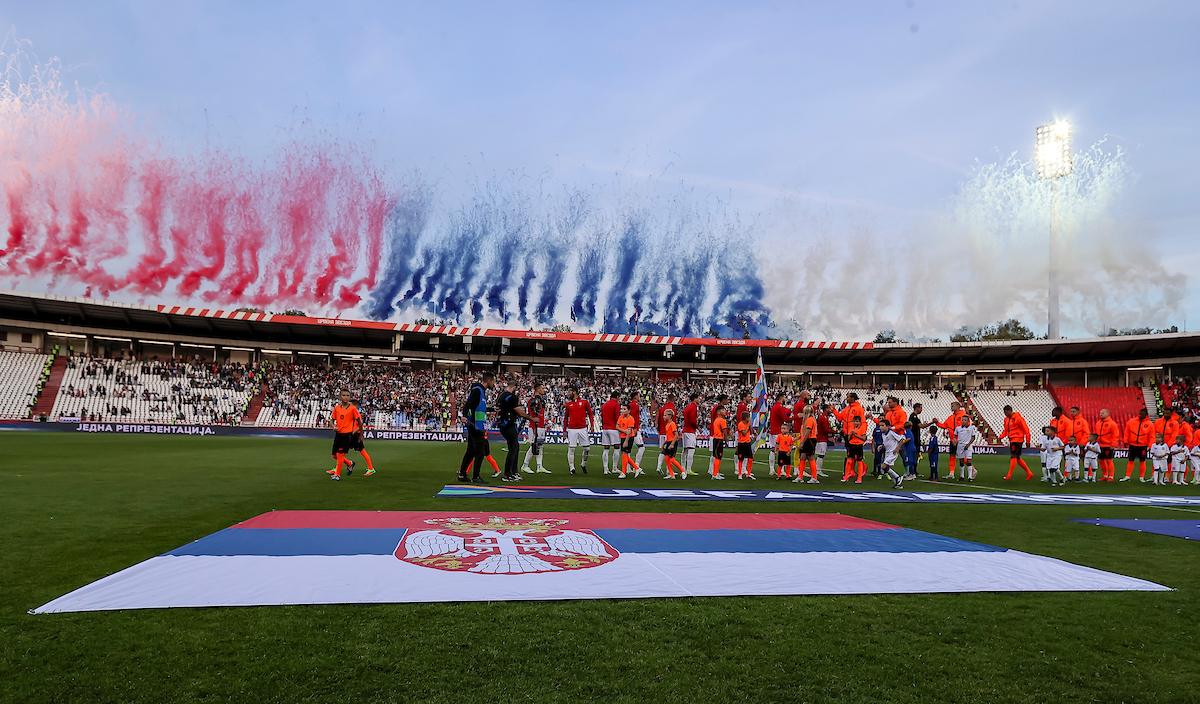 FS Srbije kažnjen od strane UEFA zbog paljenja zastave, političkih poruka i pirotehnike
